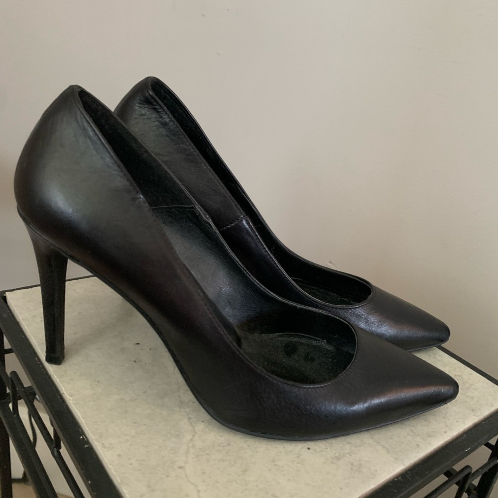 Black Leather Pumps -SFW (suitable for work) size 7.5